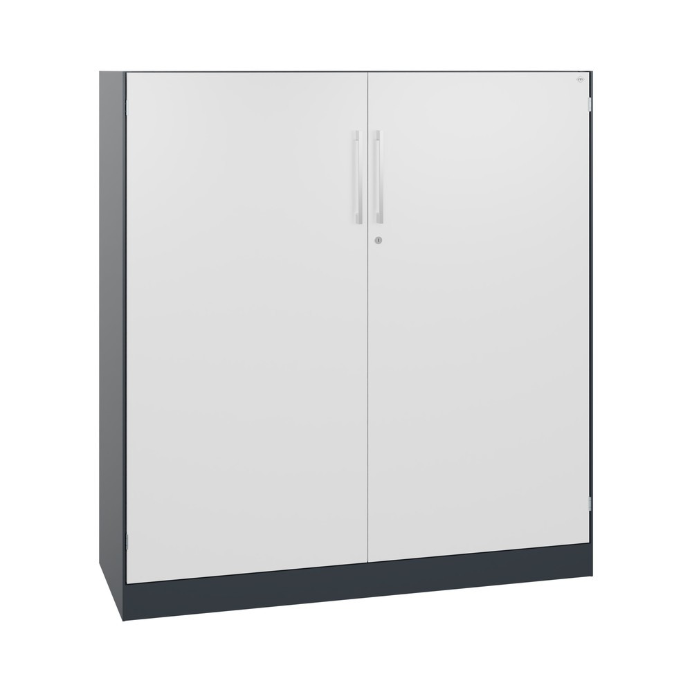 Armoire à portes battantes C+P Asisto, 3 hauteurs de classeur, largeur 1 200 mm, gris anthracite, blanc signalisation