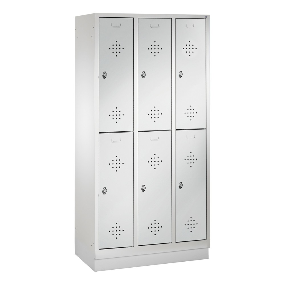 Armoire-penderie C+P Classic à deux niveaux, 3 compartiments, largeur des compartiments 300 mm, avec socle, HxlxP 1 800x900x500 mm, RAL 7035 gris clair