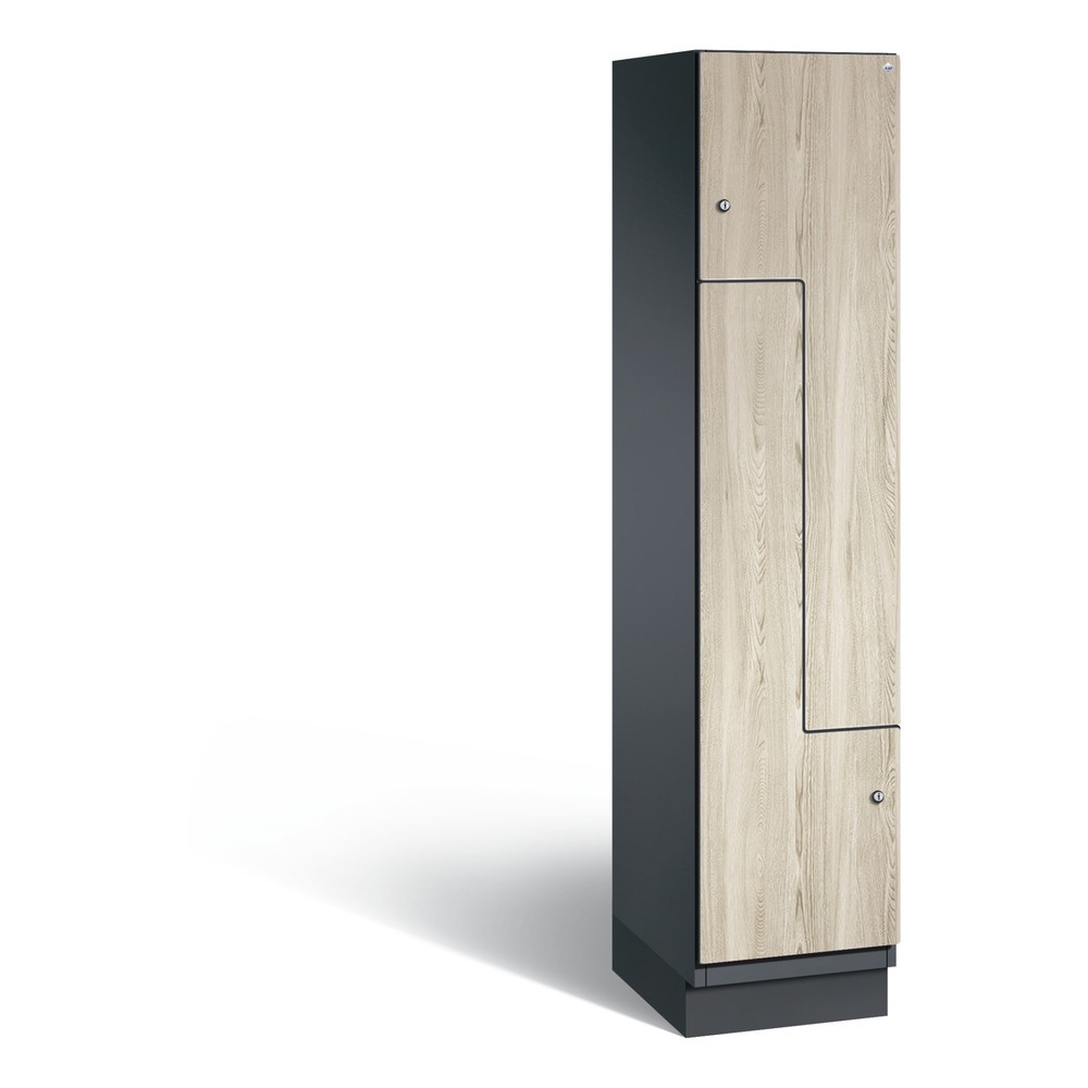 Armoire-penderie en Z C+P Cambio, 1 compartiment, largeur du compartiment 400 mm, HxlxP 1 980x400x525 mm, RAL 7021 gris noir, décor frêne Sen, socle