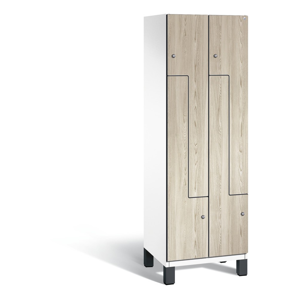 Armoire-penderie en Z Cambio C+P, 2 compartiments, largeur des compartiments 300 mm, HxlxP 1 980x600x525 mm, RAL 9016 blanc signalisation, décor frêne Sen, pieds