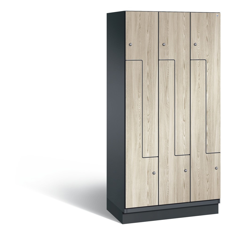 Armoire-penderie en Z C+P Cambio, 3 compartiments, largeur des compartiments 300 mm, HxlxP 1 980x900x525 mm, RAL 7021 gris noir, décor frêne Sen, socle