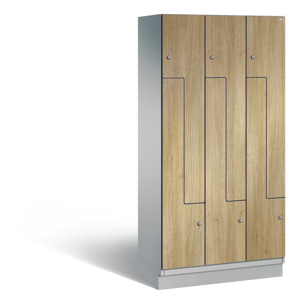 Armoire-penderie en Z C+P Cambio, 3 compartiments, largeur des compartiments 300 mm, HxlxP 1 980x900x525 mm, RAL 9006 aluminium blanc, décor chêne Sereno, socle