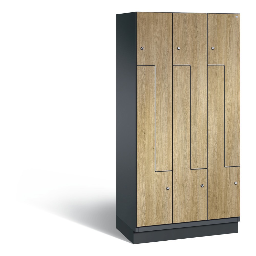 Armoire-penderie en Z C+P Cambio, 3 compartiments, largeur des compartiments 300 mm, HxlxP 1 980x900x525 mm, RAL 7021 gris noir, décor chêne Sereno, socle