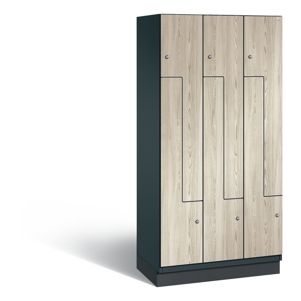 Armoire-penderie en Z C+P Cambio, 3 compartiments, largeur des compartiments 300 mm, HxlxP 1 980x900x525 mm, RAL 7016 gris anthracite, décor frêne Sen, socle