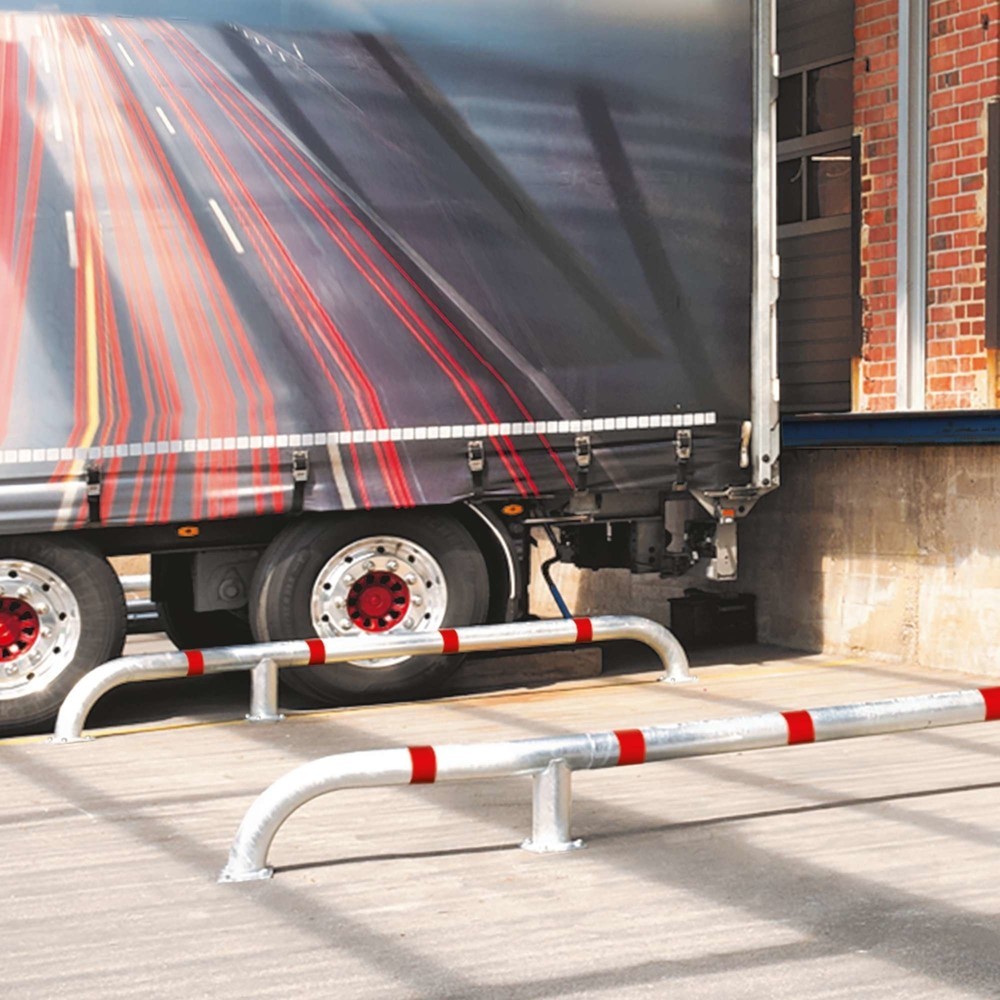 Guide-roues pour camions BLACK BULL MORAVIA, à cheviller à l’aide d’une plaque de fond, jeu de 2 arceaux, acier galvanisé à chaud, bandes réfléchissantes rouges